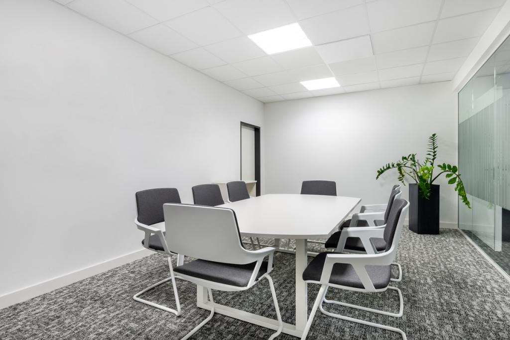 Regus_Südwestpark_4497_Nürnberg_Germany_LargeMeetingroom.jpg