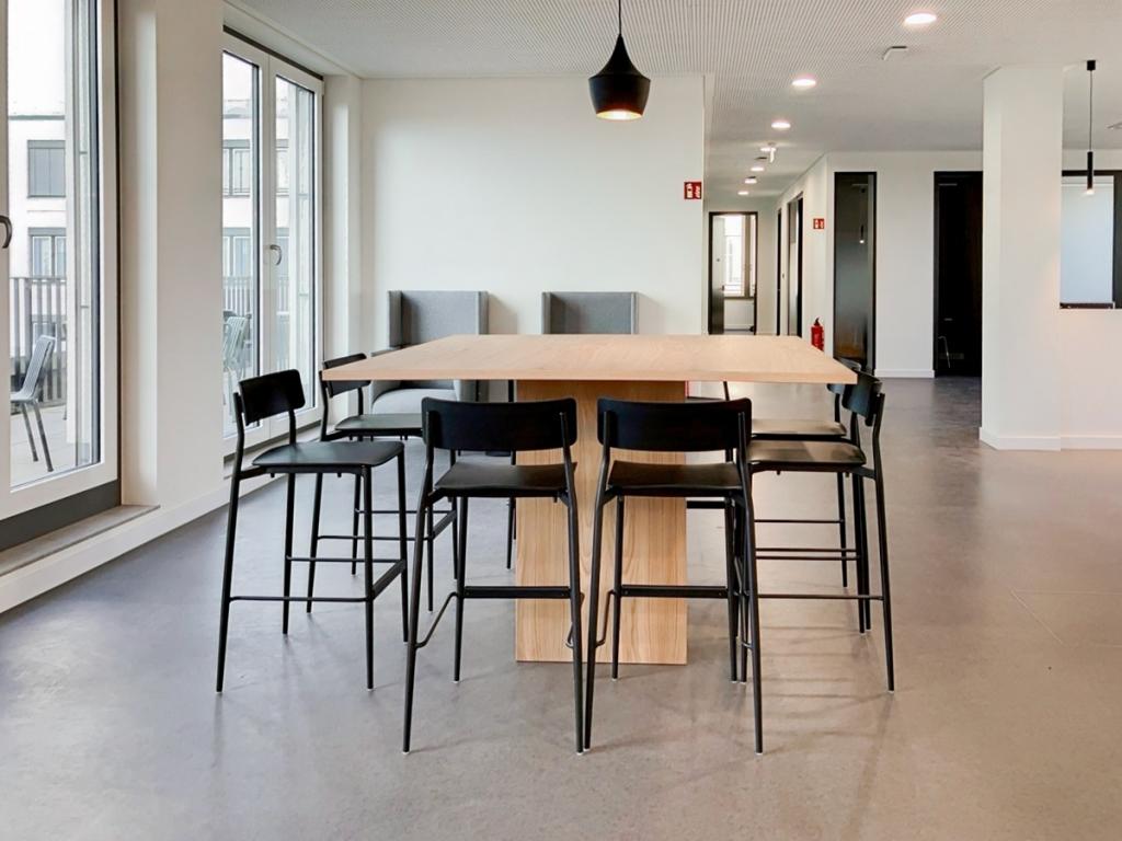 Regus_Seetor Nuremberg_Germany_Centre 5565_Business Lounge 1.jpg