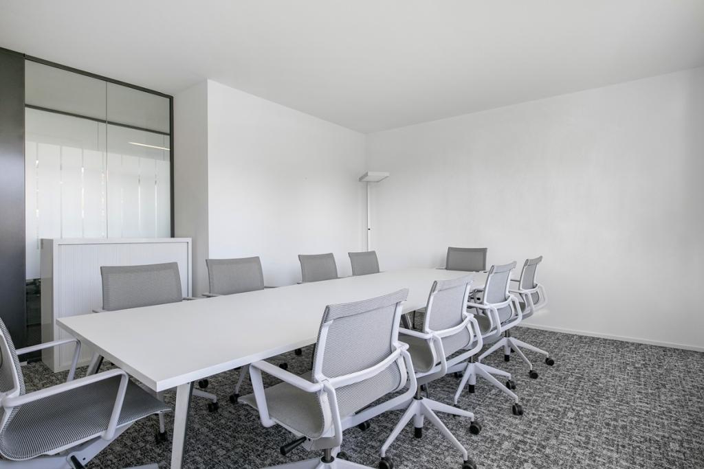Regus_Technologiepark_4819_Bremen_Germany_LargeMeetingRoom.jpg