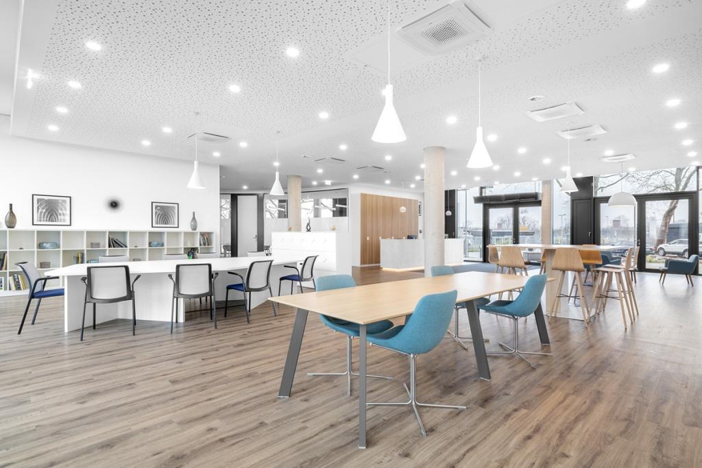 Regus_Theo105_5562_Düsseldorf_Germany_BusinessLounge.jpg