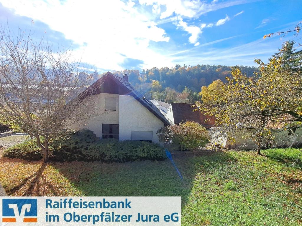 Außenansicht mit Gartenbereich