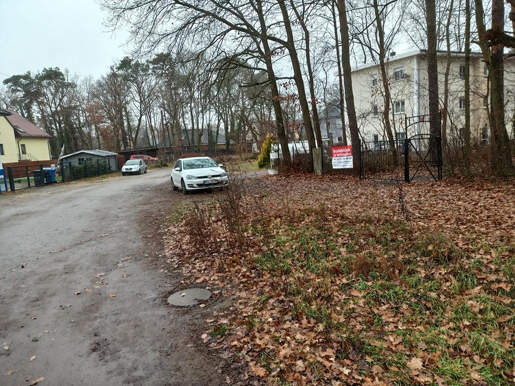 Grundstsück mit Plane.jpg