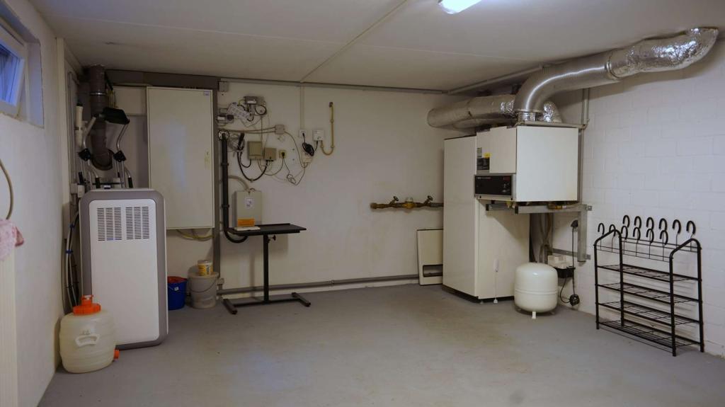 ...die Heizungsanlage und den Stromspeicher