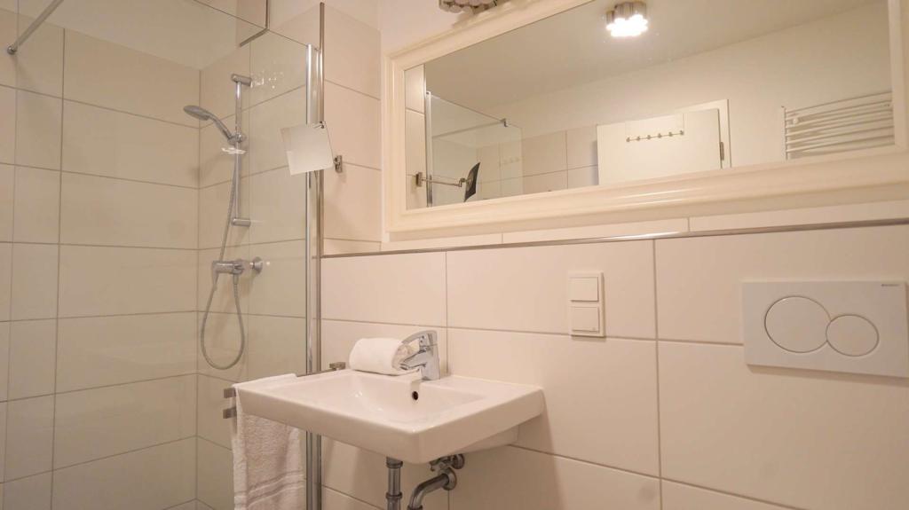 Ebenerdige Walk-in Dusche...