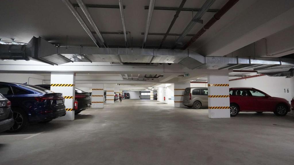 Ein Kellerraum und ein Platz in der Tiefgarage runden das Angebot ab