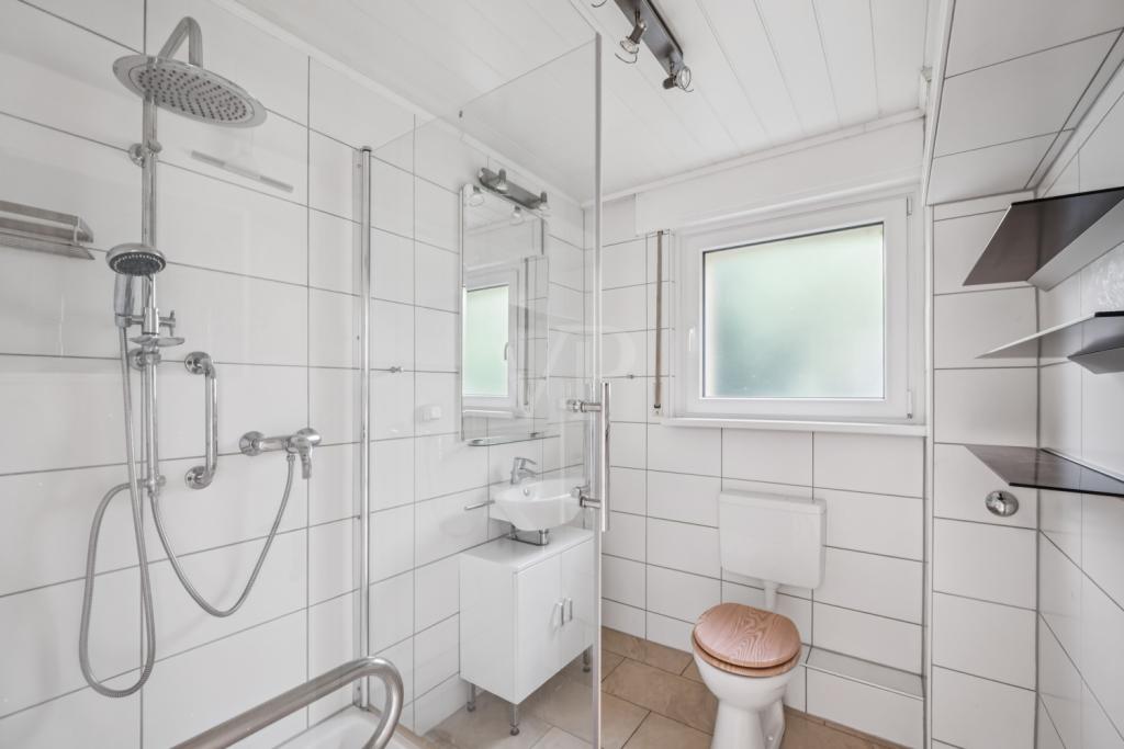 Modernes Badezimmer