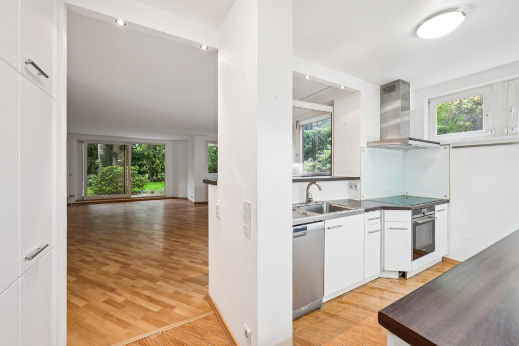 Küche und Übergang zum Wohnzimmer