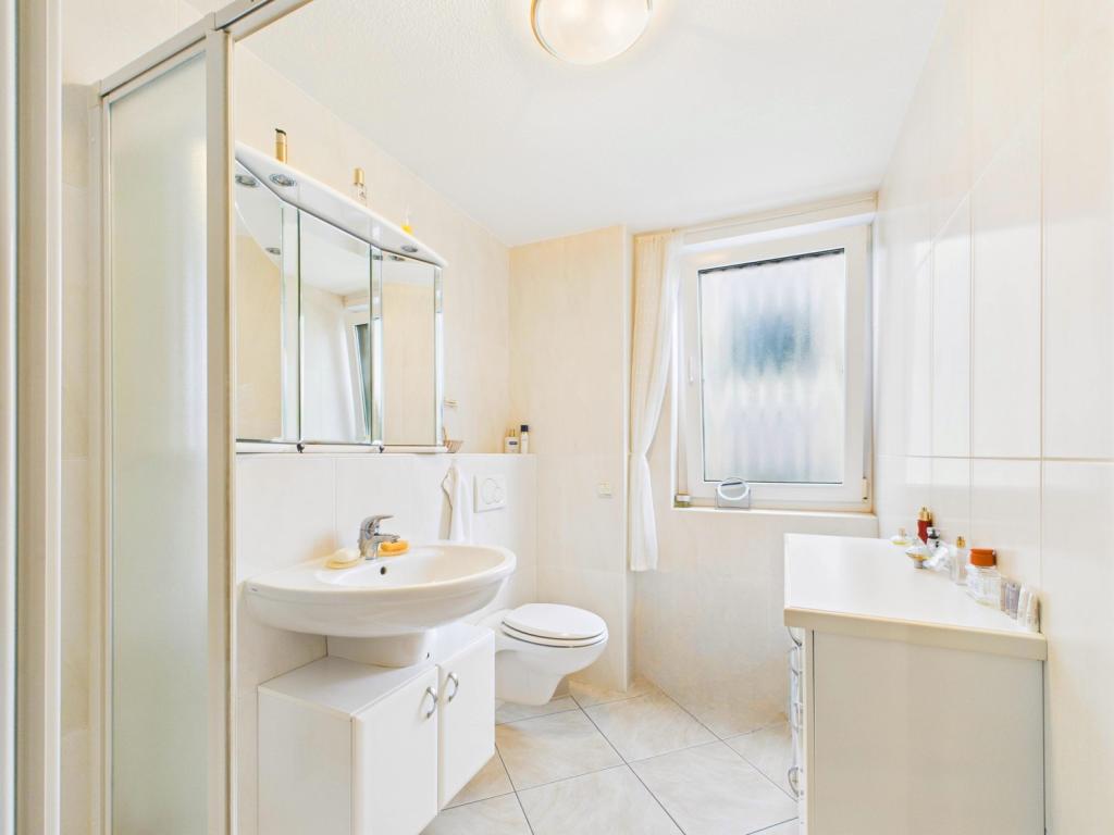 Badezimmer mit Dusche