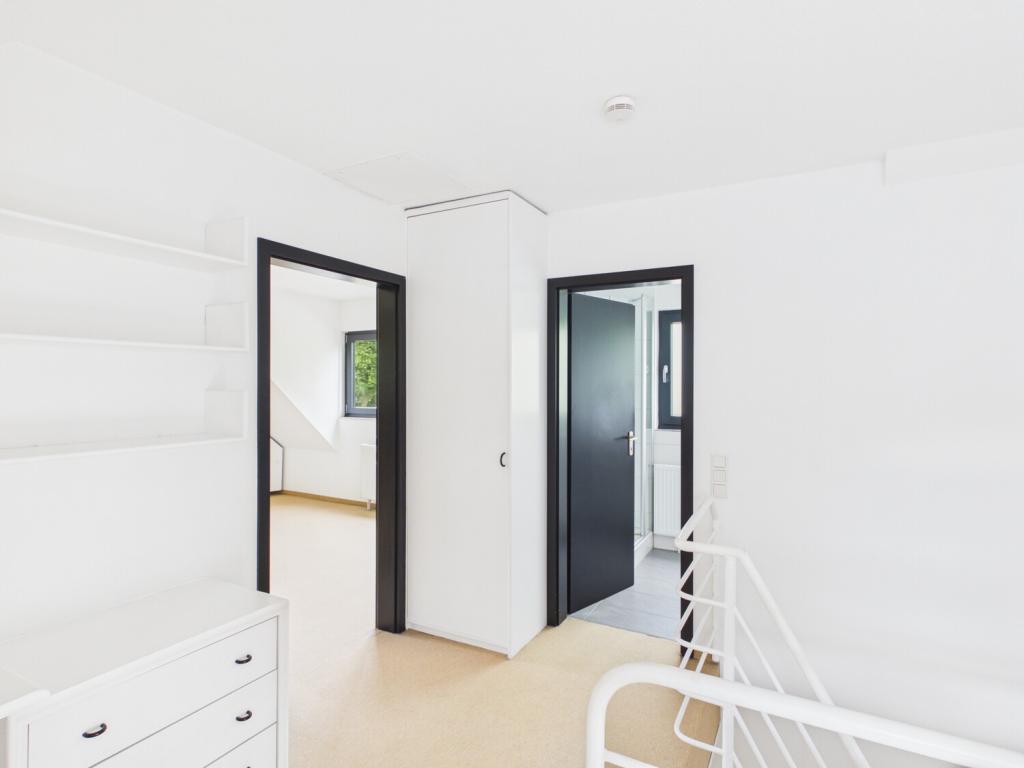 Lichtdurchflutete Dachgeschoss-Maisonettewohnung in einer ruhigen Anliegerstraße in Köln-Junkersdorf - Photo 3