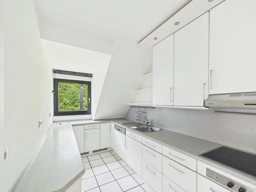 Lichtdurchflutete Dachgeschoss-Maisonettewohnung in einer ruhigen Anliegerstraße in Köln-Junkersdorf - Photo 2