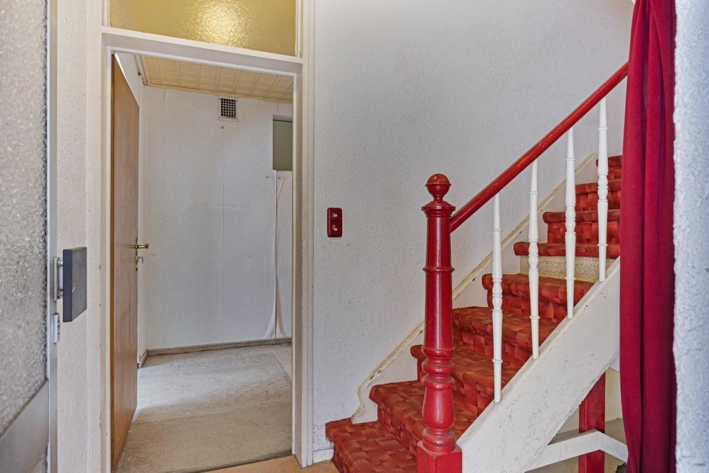Hauseingang und Treppe