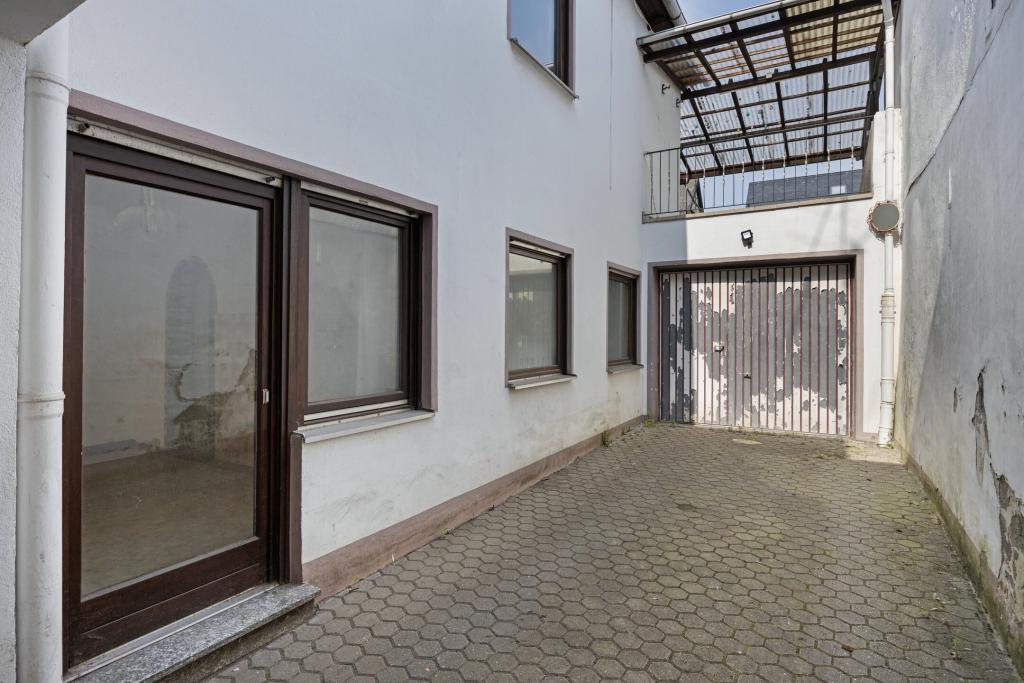 Innenhof mit Garage