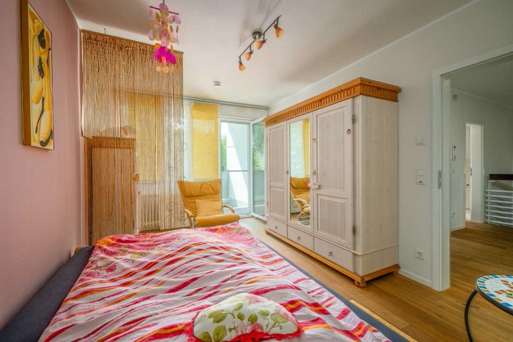 Schlafzimmer mit Balkonzugang