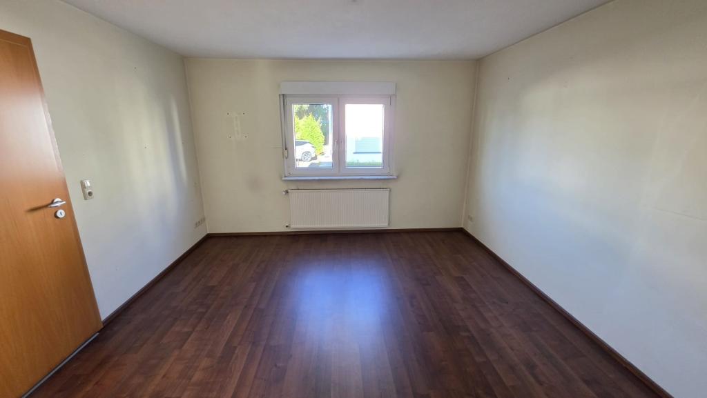 Kleines Einfamilienhaus mit Garage zu vermieten ! - Foto 1