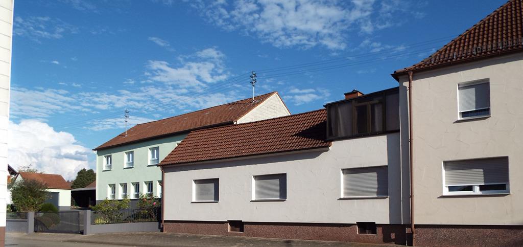 Wohnhaus mit Gewerbeimmobilie.JPG