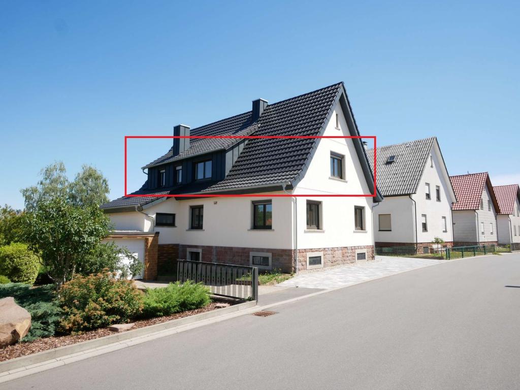 Dachgeschosswohnung im Zweifamilienhaus – 65 m², Gartenanteil & 2 Stellplätze - Photo 3
