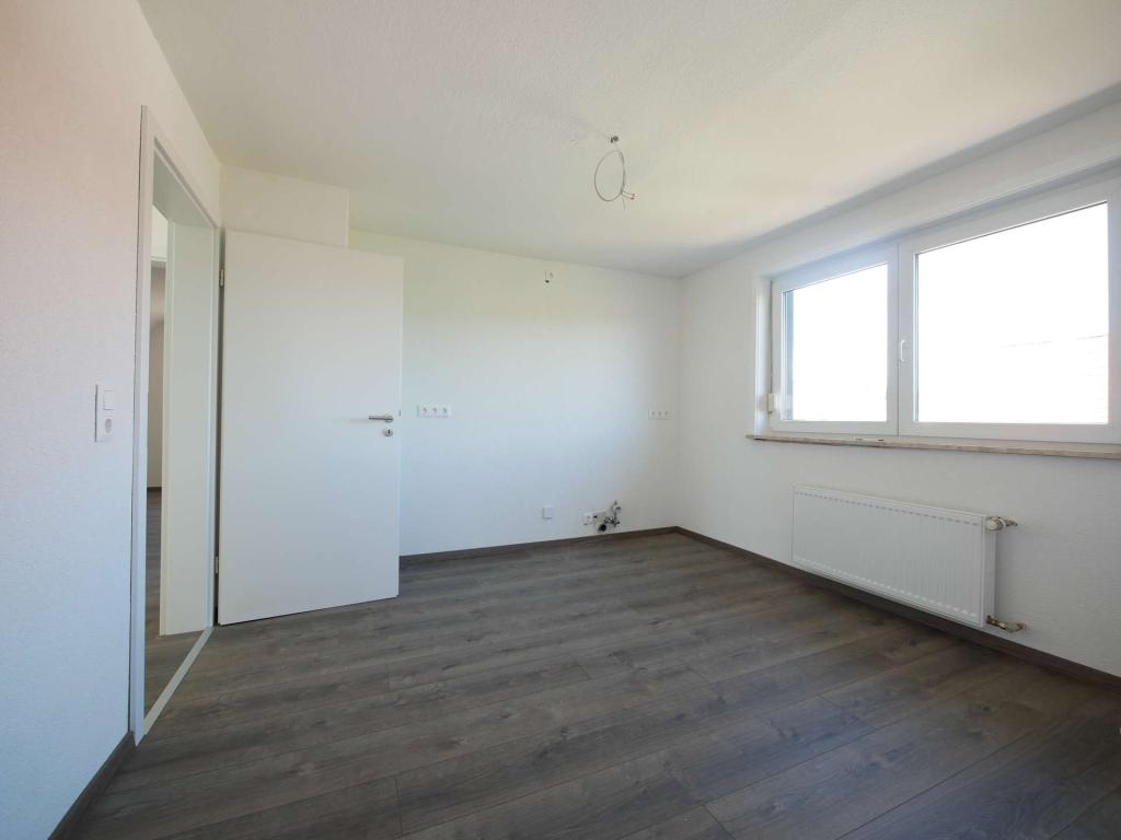 Dachgeschosswohnung im Zweifamilienhaus – 65 m², Gartenanteil & 2 Stellplätze - Photo 1