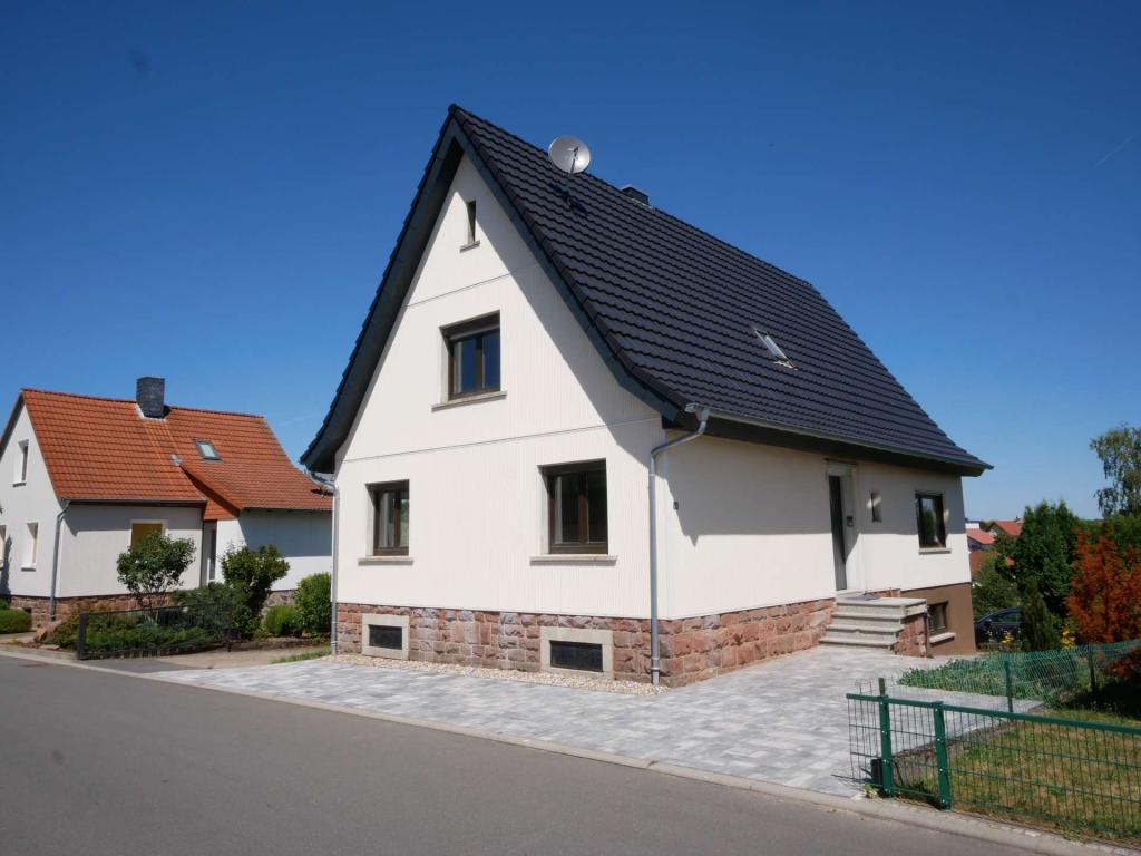 Dachgeschosswohnung im Zweifamilienhaus – 65 m², Gartenanteil & 2 Stellplätze - Photo 4