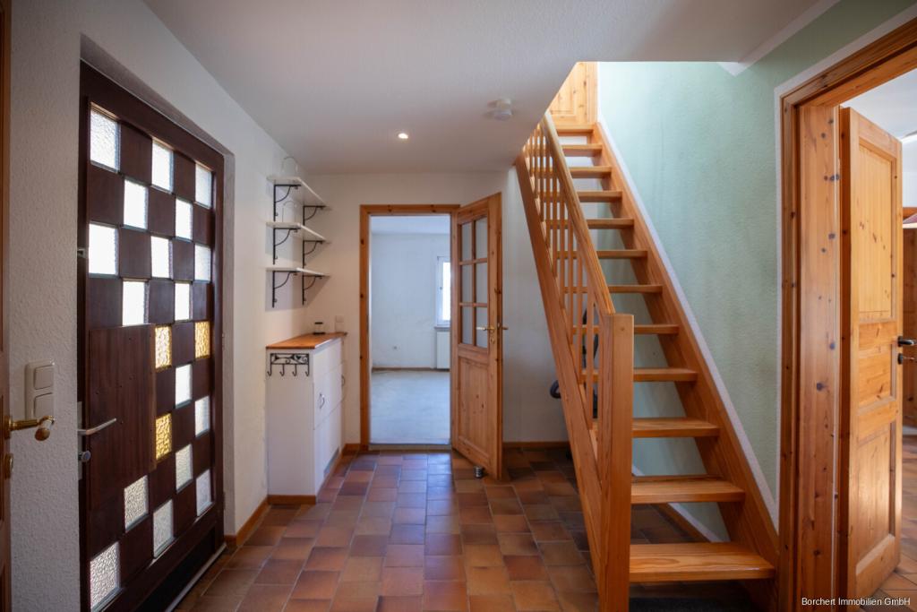 Eingangsflur mit Treppe zum Dachgeschoss