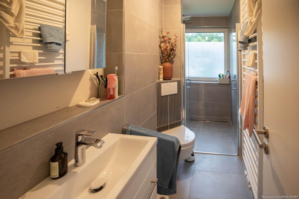 Glückstadt - Single-Wohnung in Sackgassenlage mit Balkon zu vermieten! - Photo 4