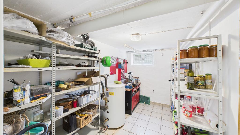 CAM01984G0-PR0521-STILL017