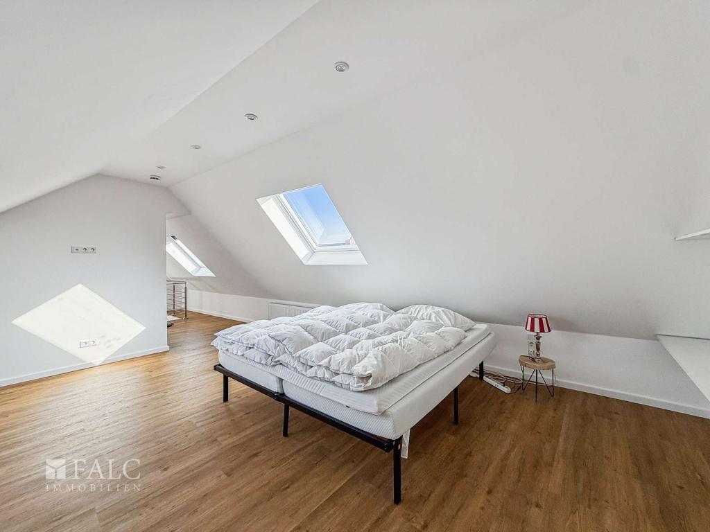 Möblierte und Frisch sanierte Dachgeschoss Wohnung auf der Severinsstraße - Photo 3