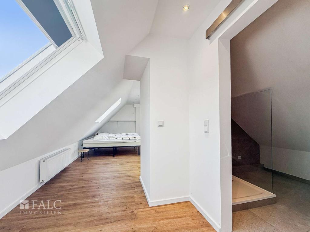 Möblierte und Frisch sanierte Dachgeschoss Wohnung auf der Severinsstraße - Photo 5