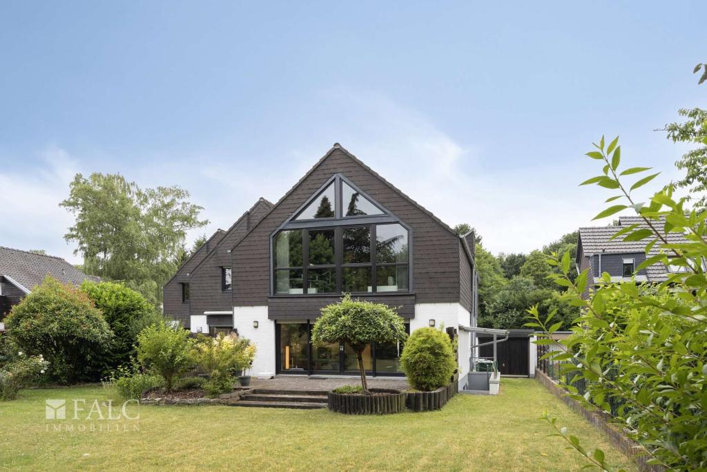 Ansicht Gartenseite mit Garage