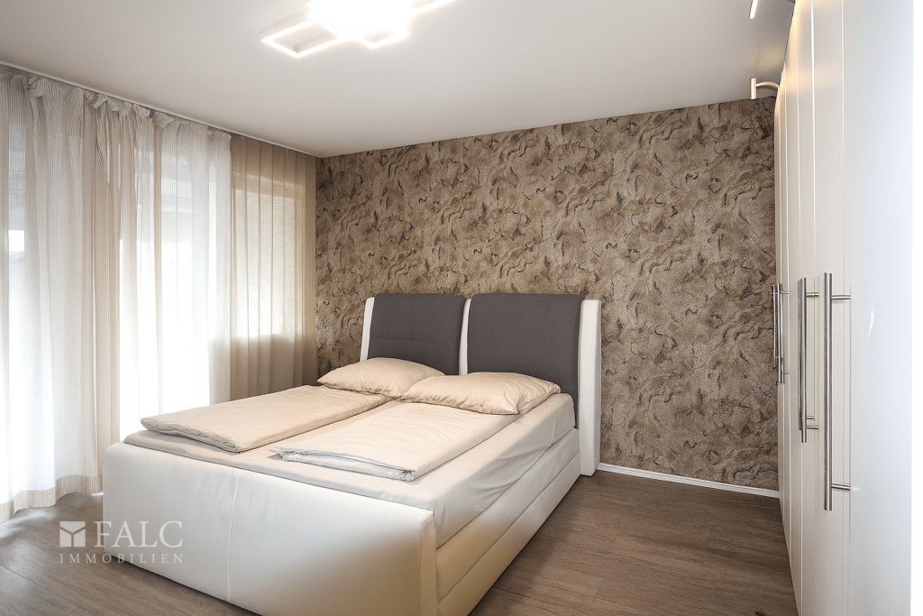 Schlafzimmer mit Balkon