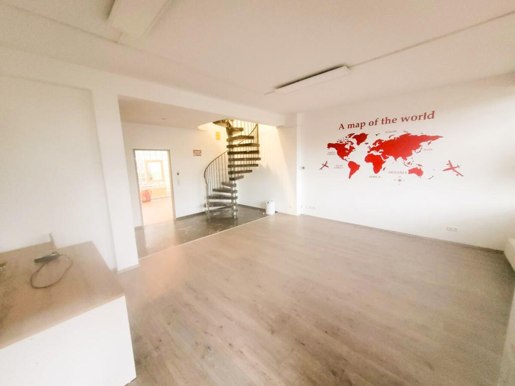 EG Eingangsbereich mit Treppe3