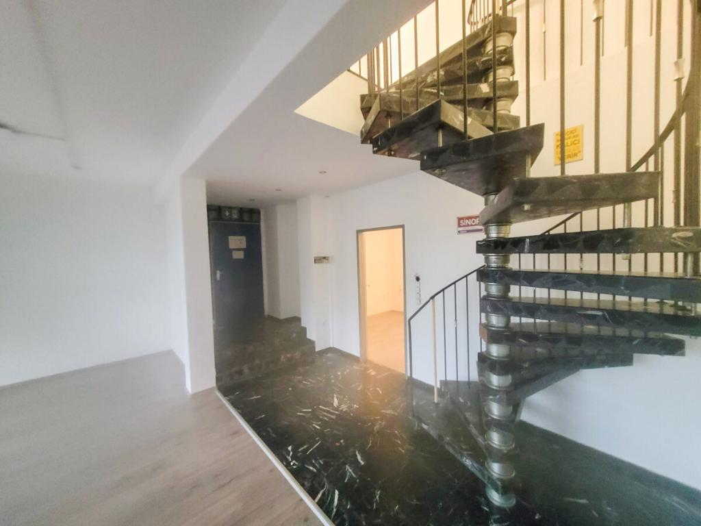 EG Treppe und Küche