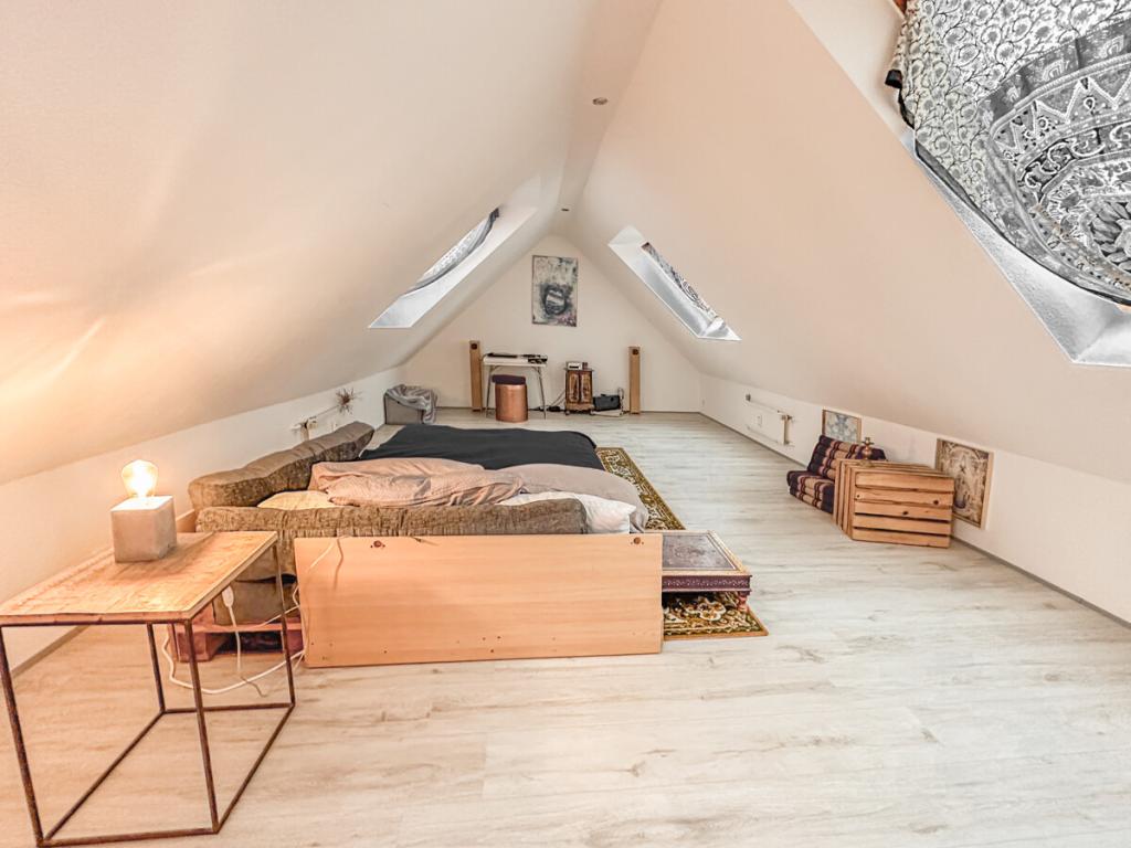 Zentrale Dachgeschosswohnung in Essen City – nur wenige Minuten zur Innenstadt - Foto 2