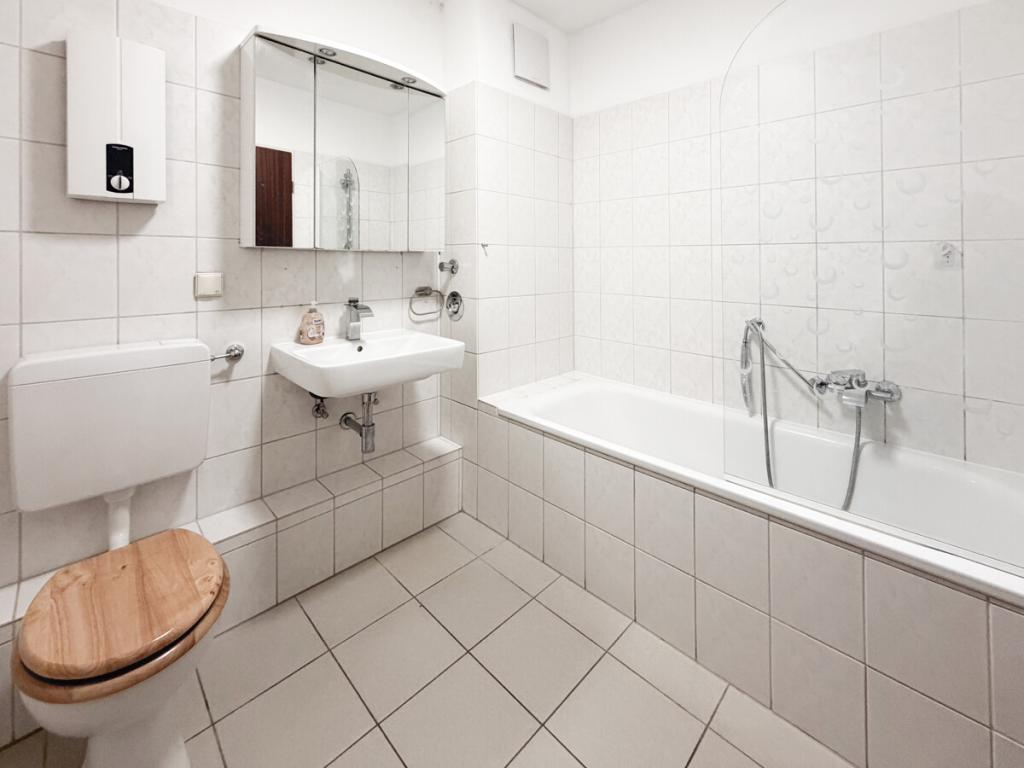 Licht, Luft und Lebensraum – charmante 3,5-Zimmer-Dachgeschosswohnung mit Balkon - Photo 4