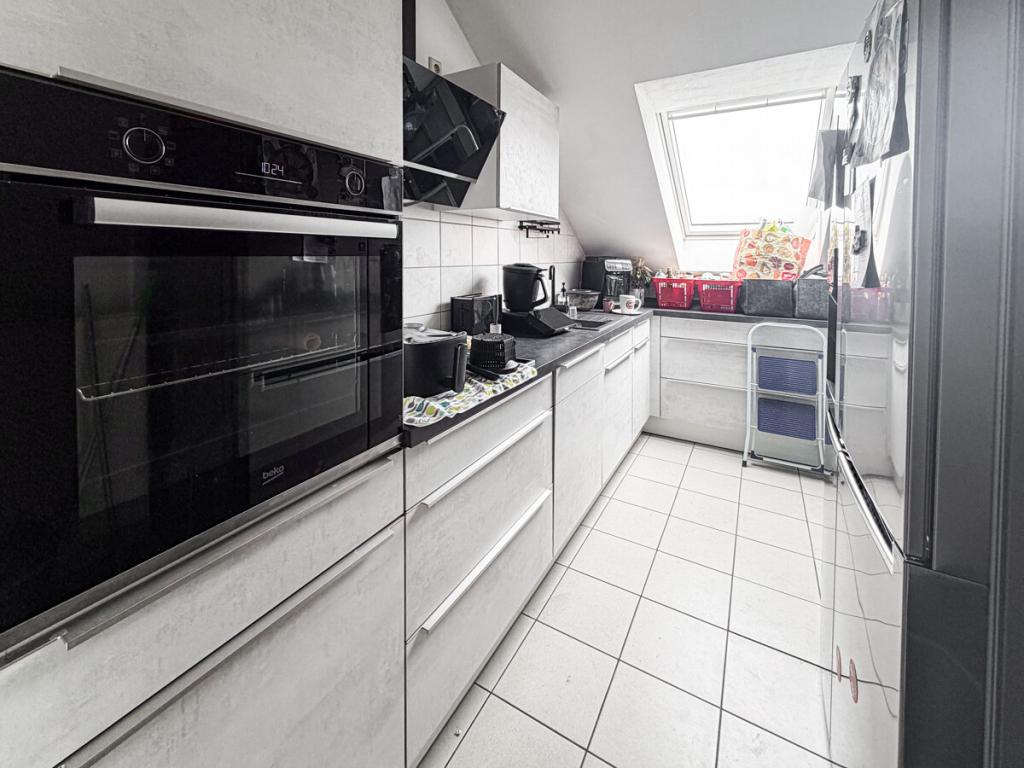 Licht, Luft und Lebensraum – charmante 3,5-Zimmer-Dachgeschosswohnung mit Balkon - Photo 3