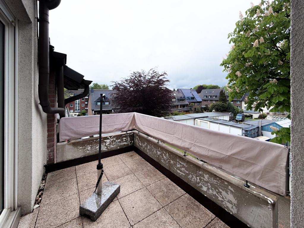 Licht, Luft und Lebensraum – charmante 3,5-Zimmer-Dachgeschosswohnung mit Balkon - Photo 5