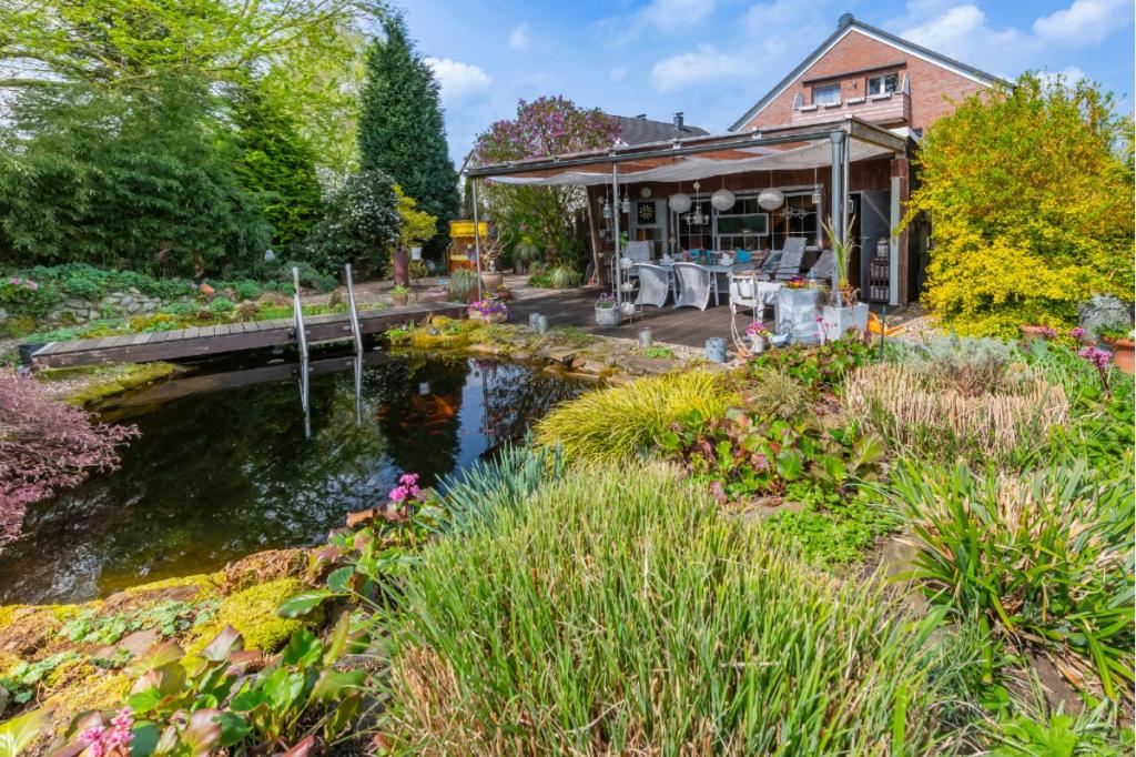 Teich und Gartenhäuschen 2