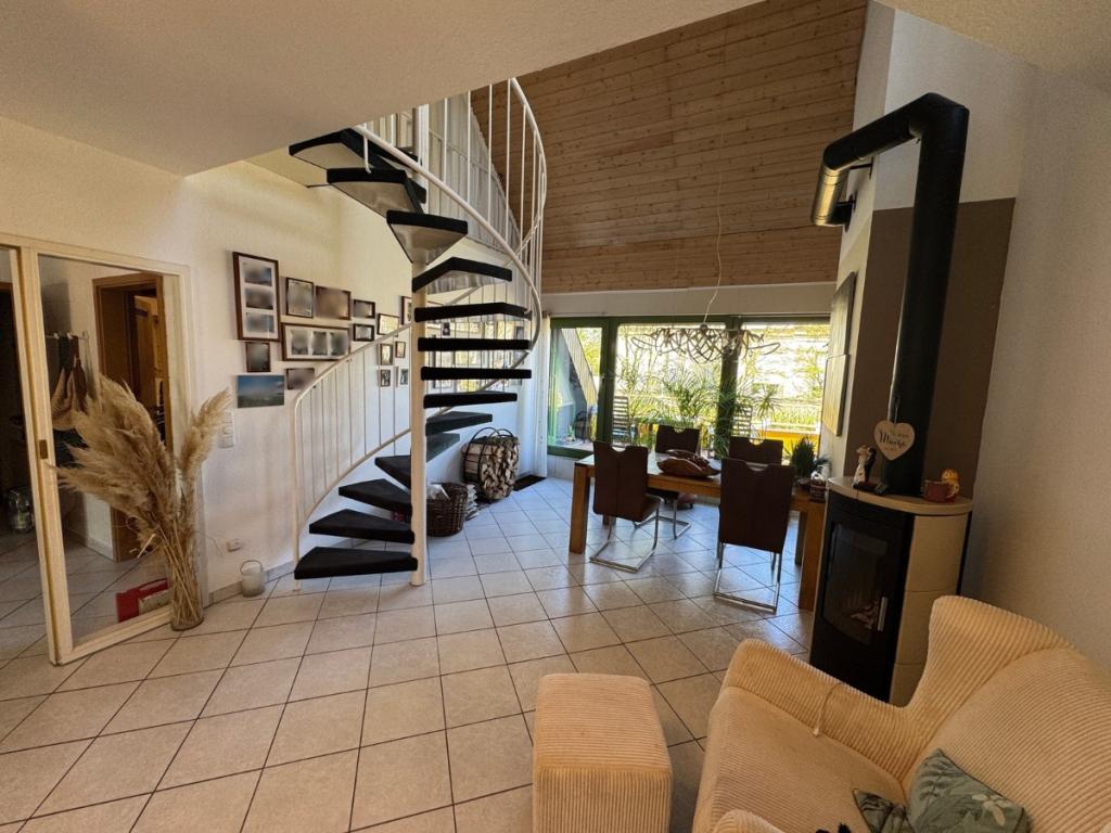 Helle Maisonettewohnung mit Galerie, Balkon und Stellplatz in Dortmund Gartenstadt zu vermieten - Photo 1