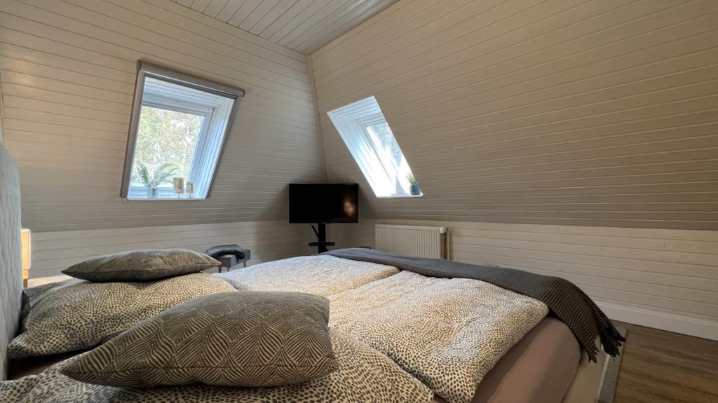 Schlafzimmer I OG