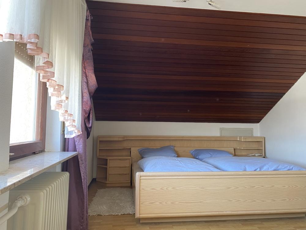 Schlafzimmer DG