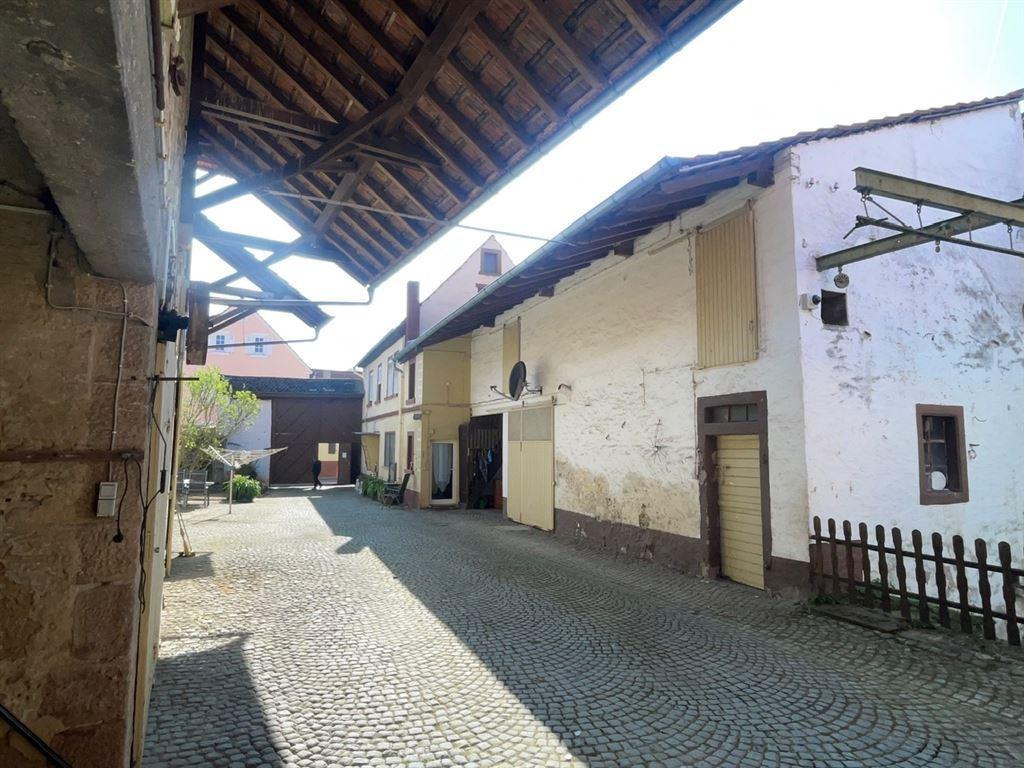 Hof - Haus - Anbau
