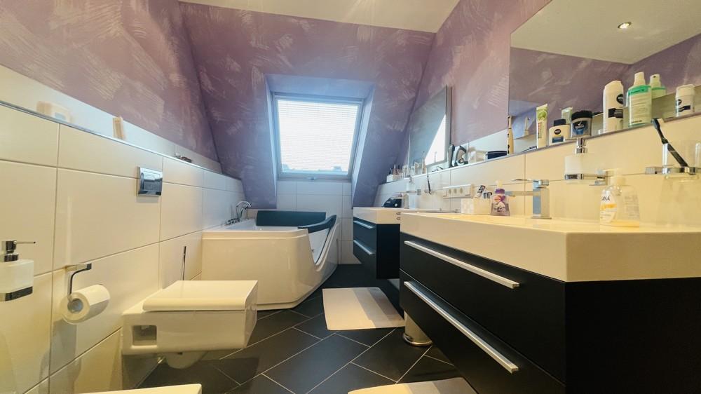 Badezimmer mit Wellnesswanne