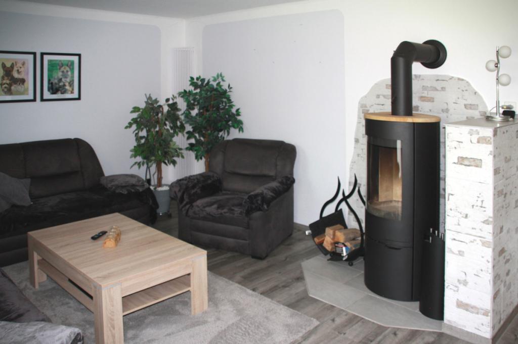 Wohnzimmer mit Kamin