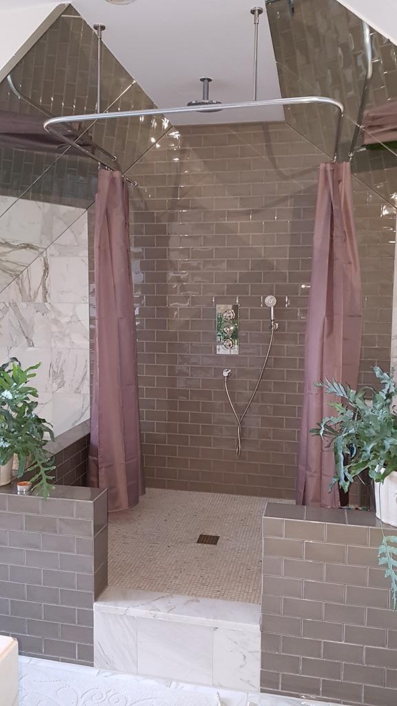 Bad große Dusche.jpg