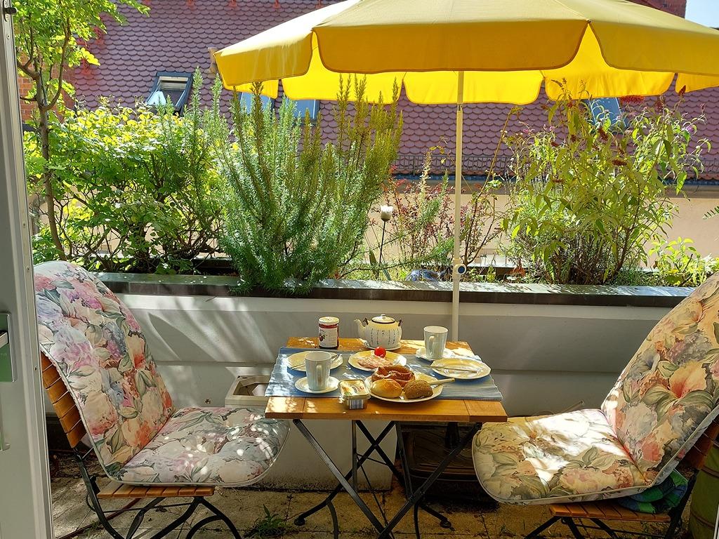 Frühstück, Süd-Ostbalkon.jpg