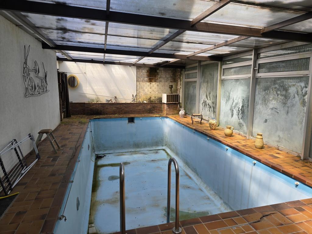 ehemaliges Schwimmbad
