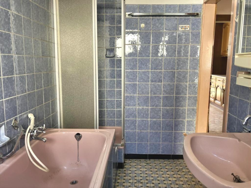 Badezimmer EG