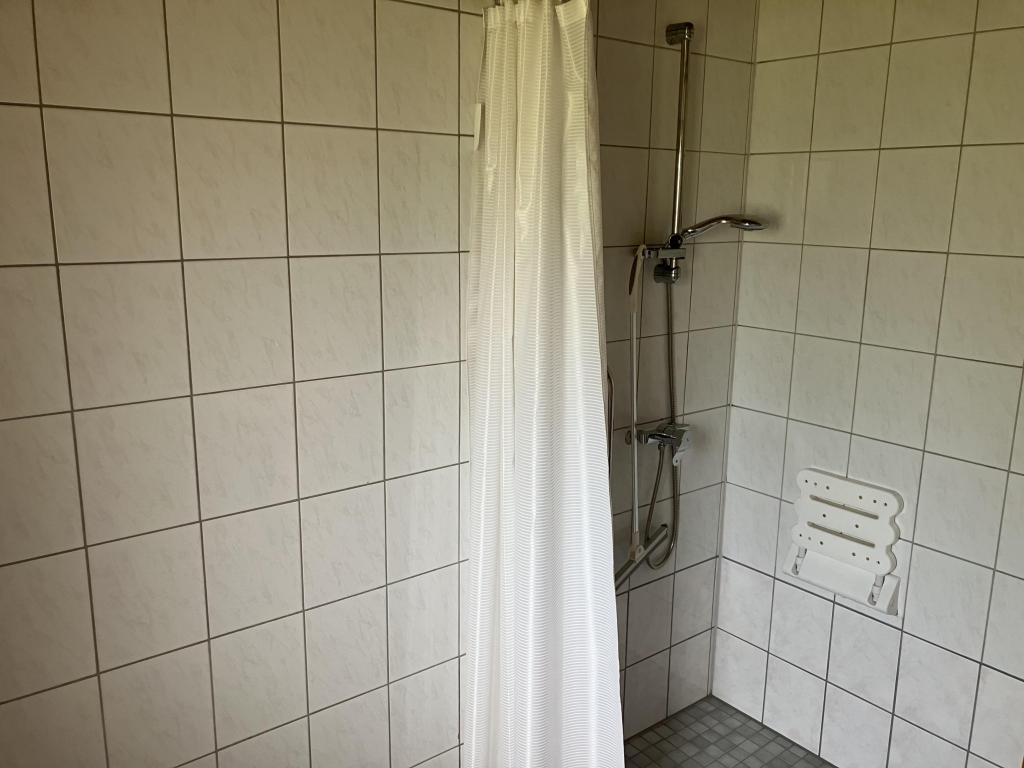 Dusche + HWR EG