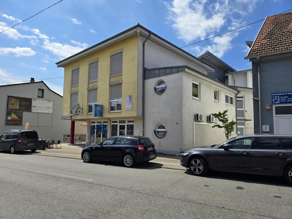 Vorderansicht Wohn- und Geschäftshaus