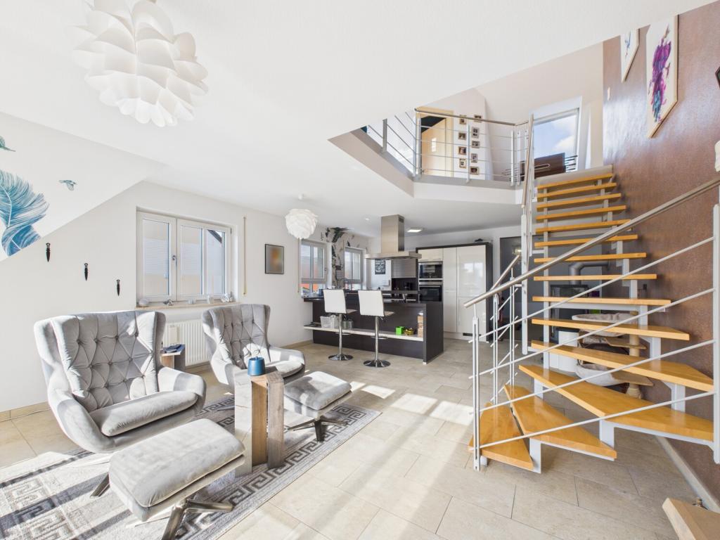 Wohnen über den Dächern Wendelsteins – Tolle Maisonette mit Dachterrasse und Tiefgarage zur Miete! - Foto 1