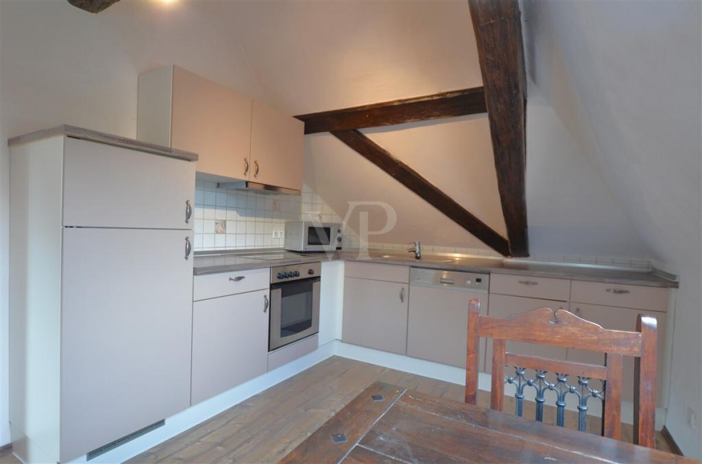 Möblierte 2-Zimmer-Dachgeschosswohnung mit Spitzboden und Stellplatz - Photo 1